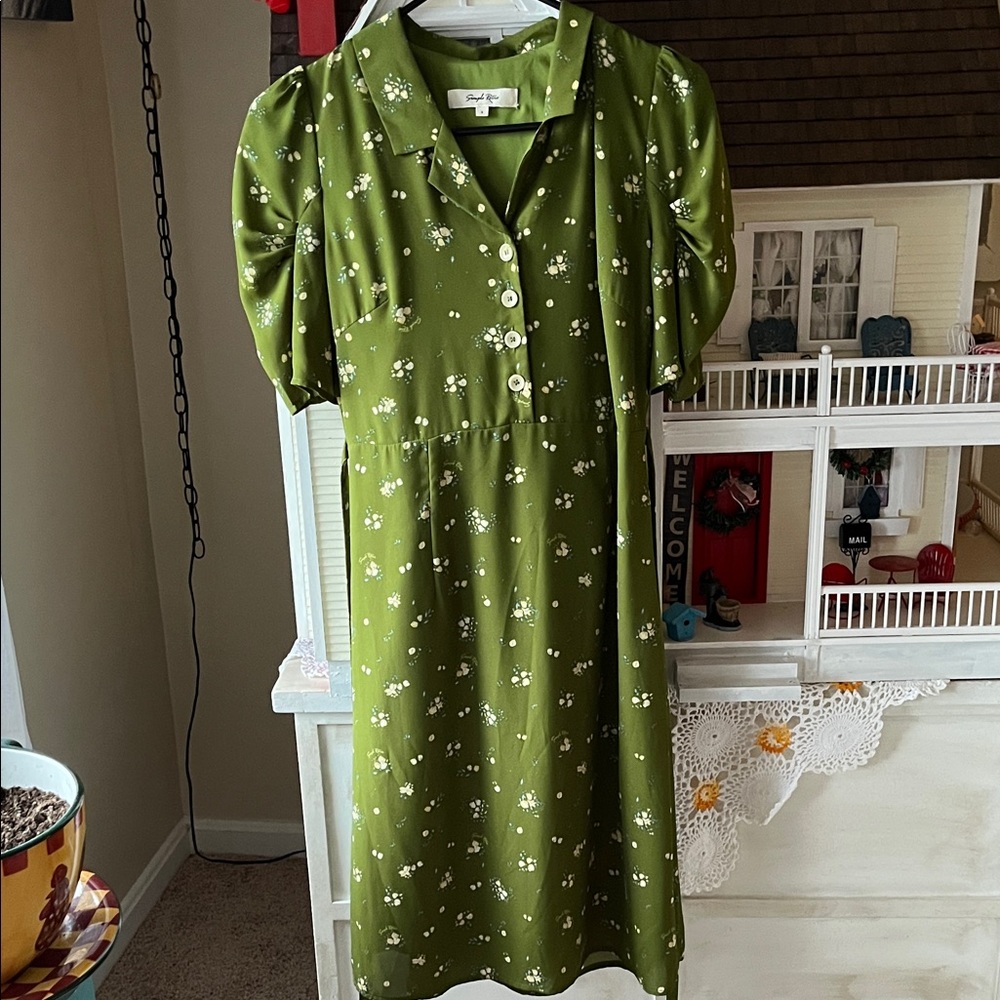 Simple retro floral green dress small midi